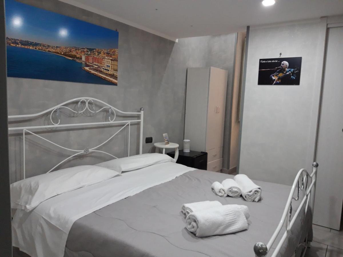 Napul'E Mill Color Bed & Breakfast Napoli Bagian luar foto